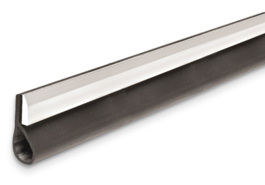 Overhead door seal keeps water