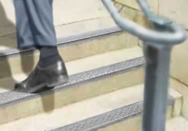 cast aluminum stair nosing